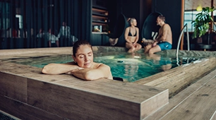 Hotel Tylösand Kvinna i pool