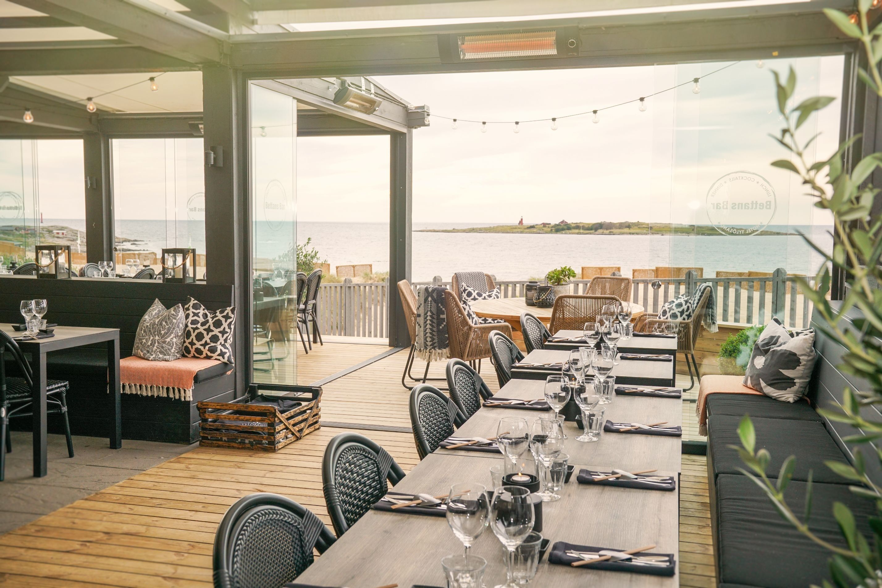 Hotel Tylösand Bettans bar fint dukat bord med havsutsikt