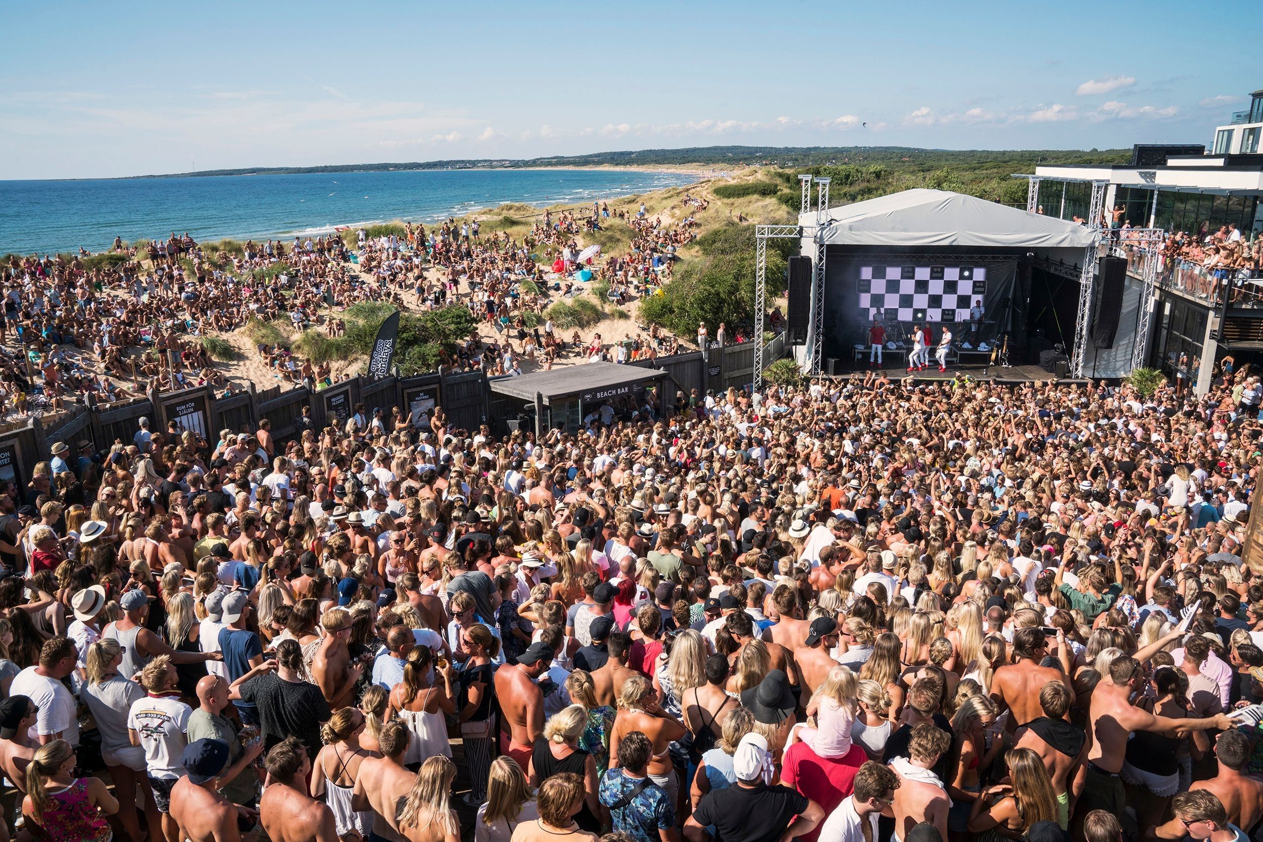DUO Jag live inför fullsatt After Beach publik på Solgården