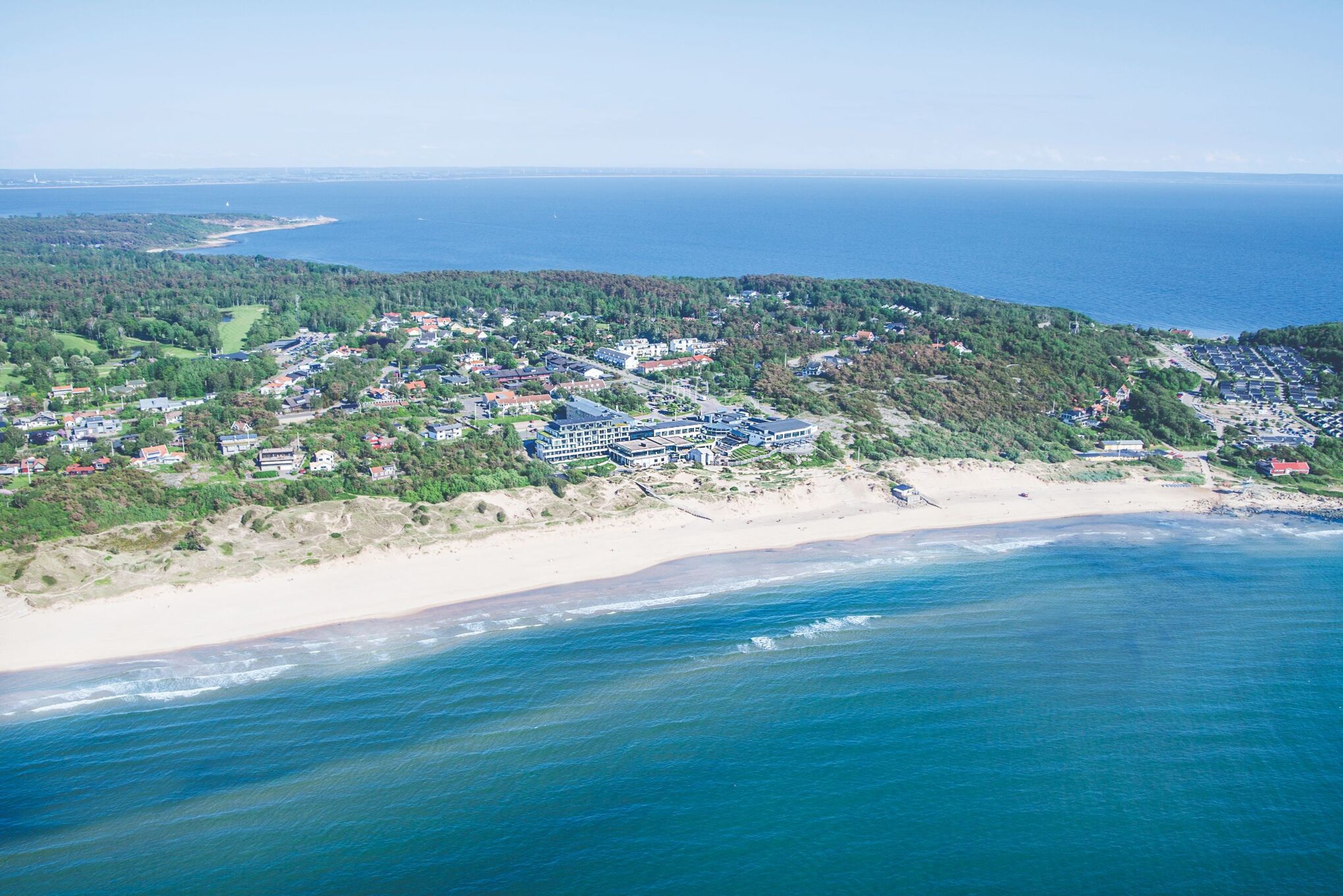 Flygfoto över Hotel Tylösand och Tylösand strand