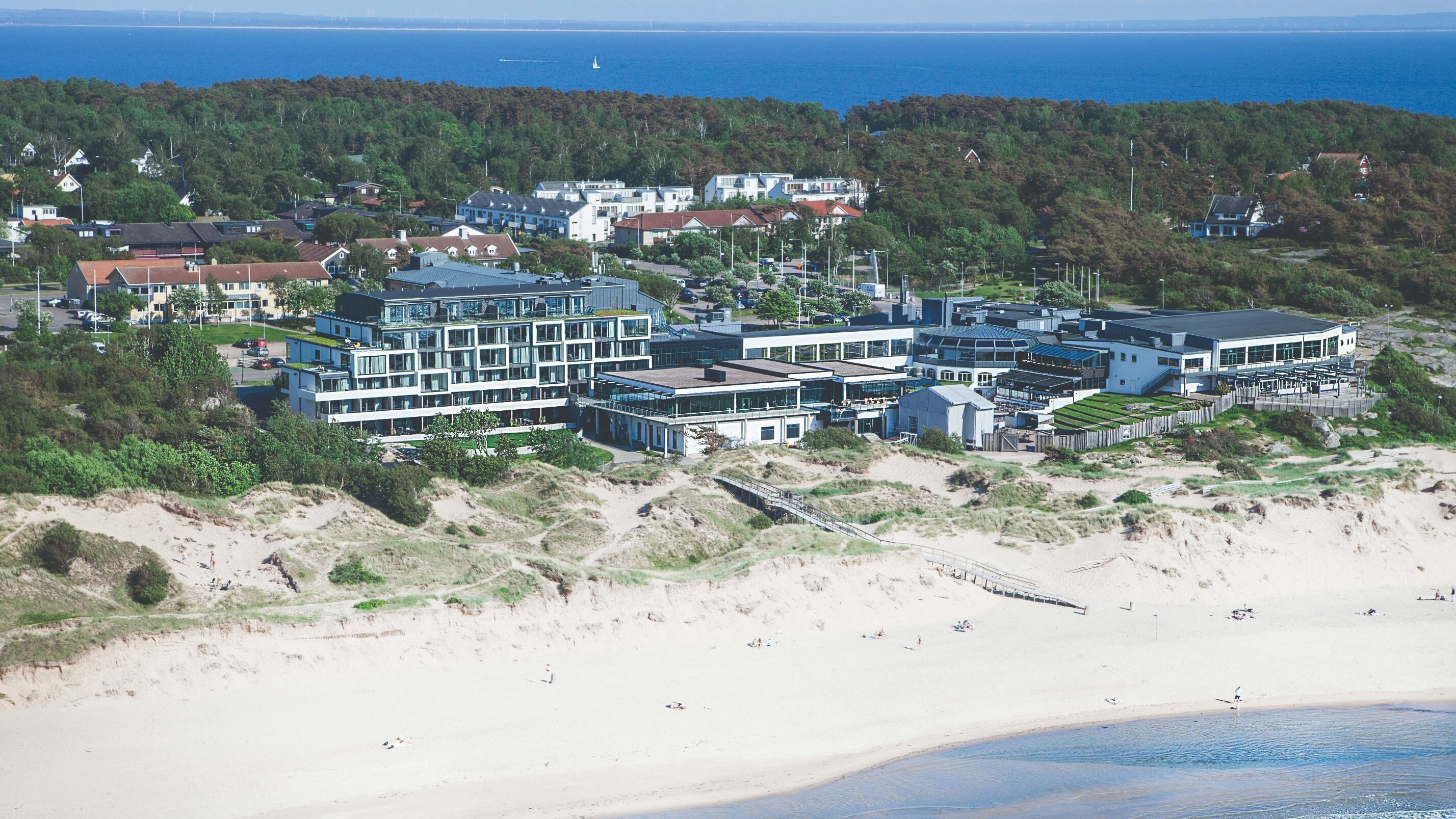 Flygfoto över Hotel Tylösand och Tylösand strand