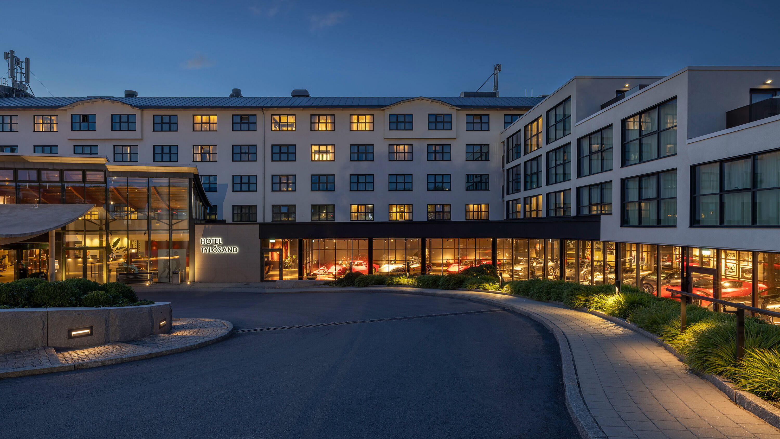 Hotel Tylösand by night
