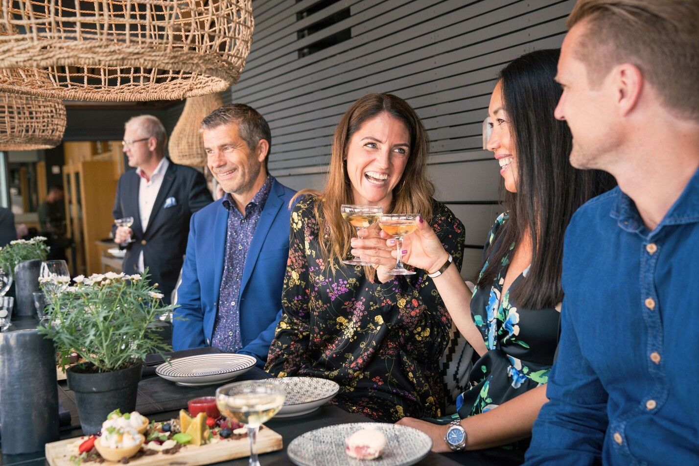 Hotel Tylösand Titus Tapas sällskap på veranda