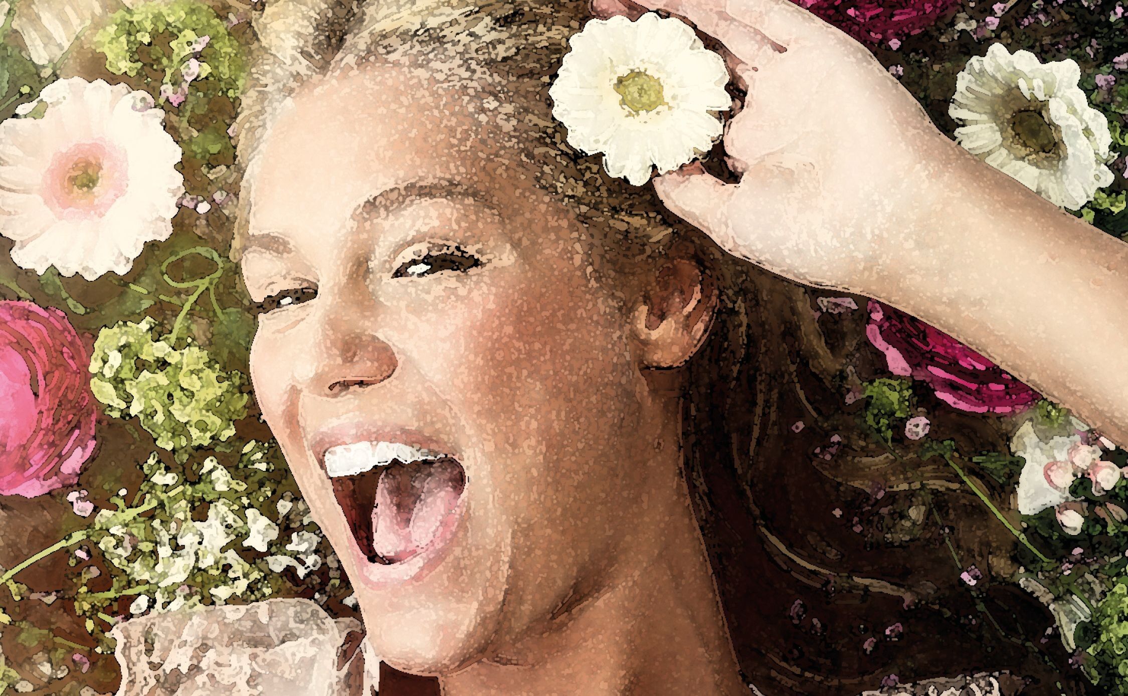 Närbild av en glad tjej omringad av blommor