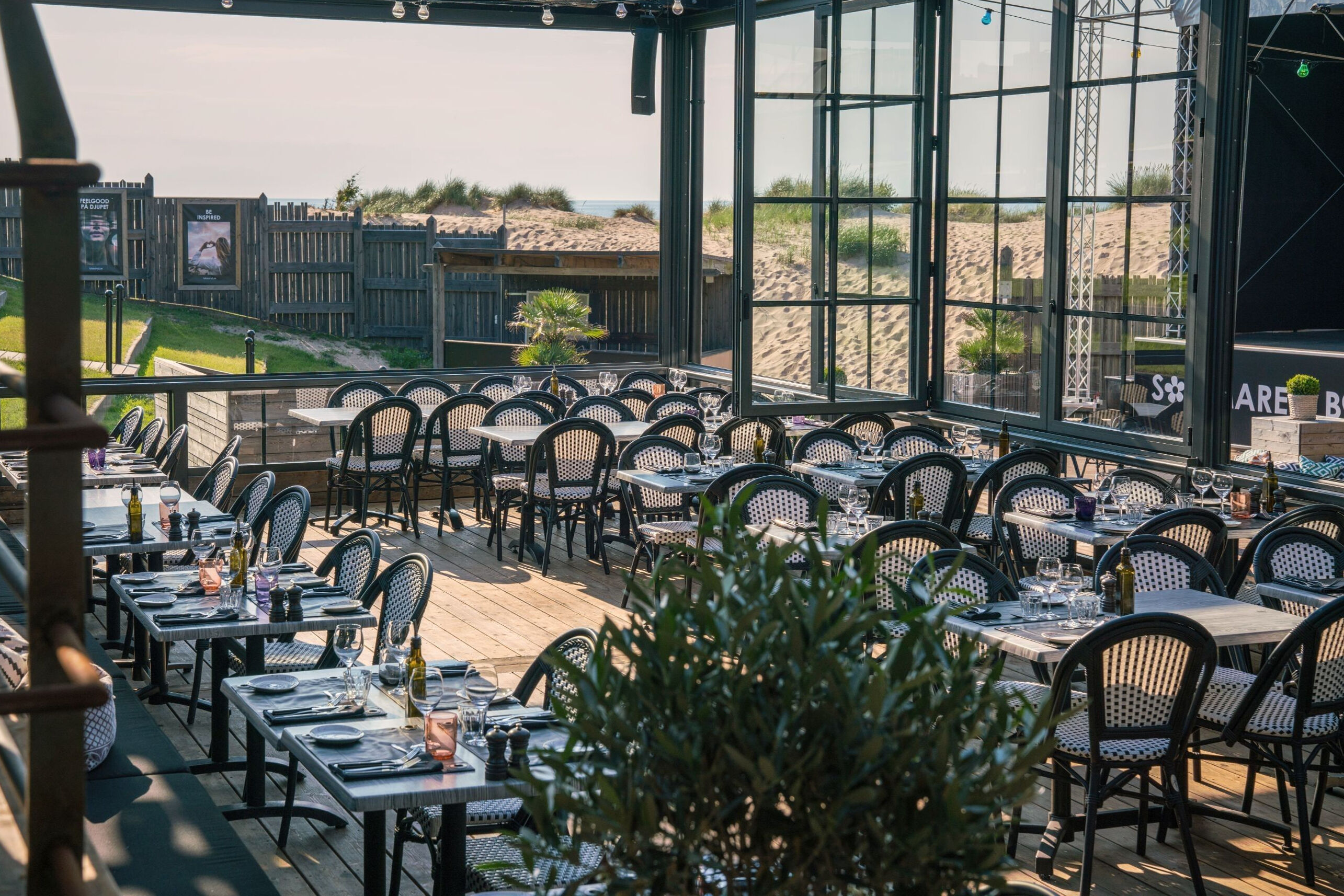Utsikt över borden i Leifs Bar & Grills terass