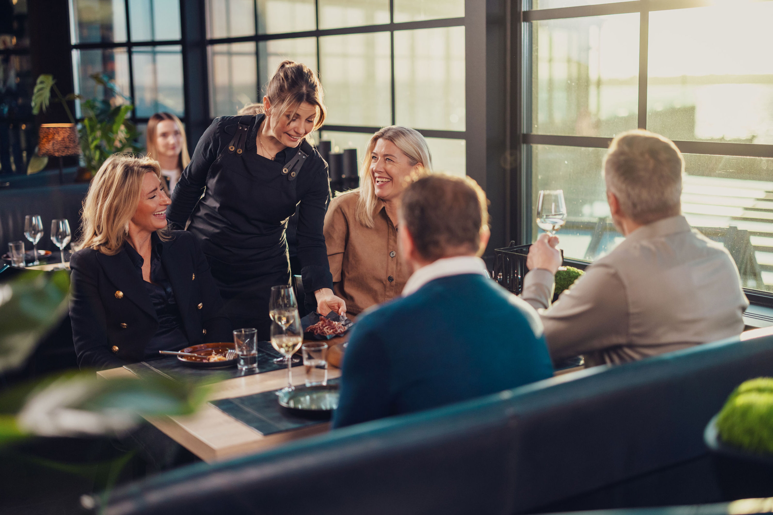 Servering i restaurangen