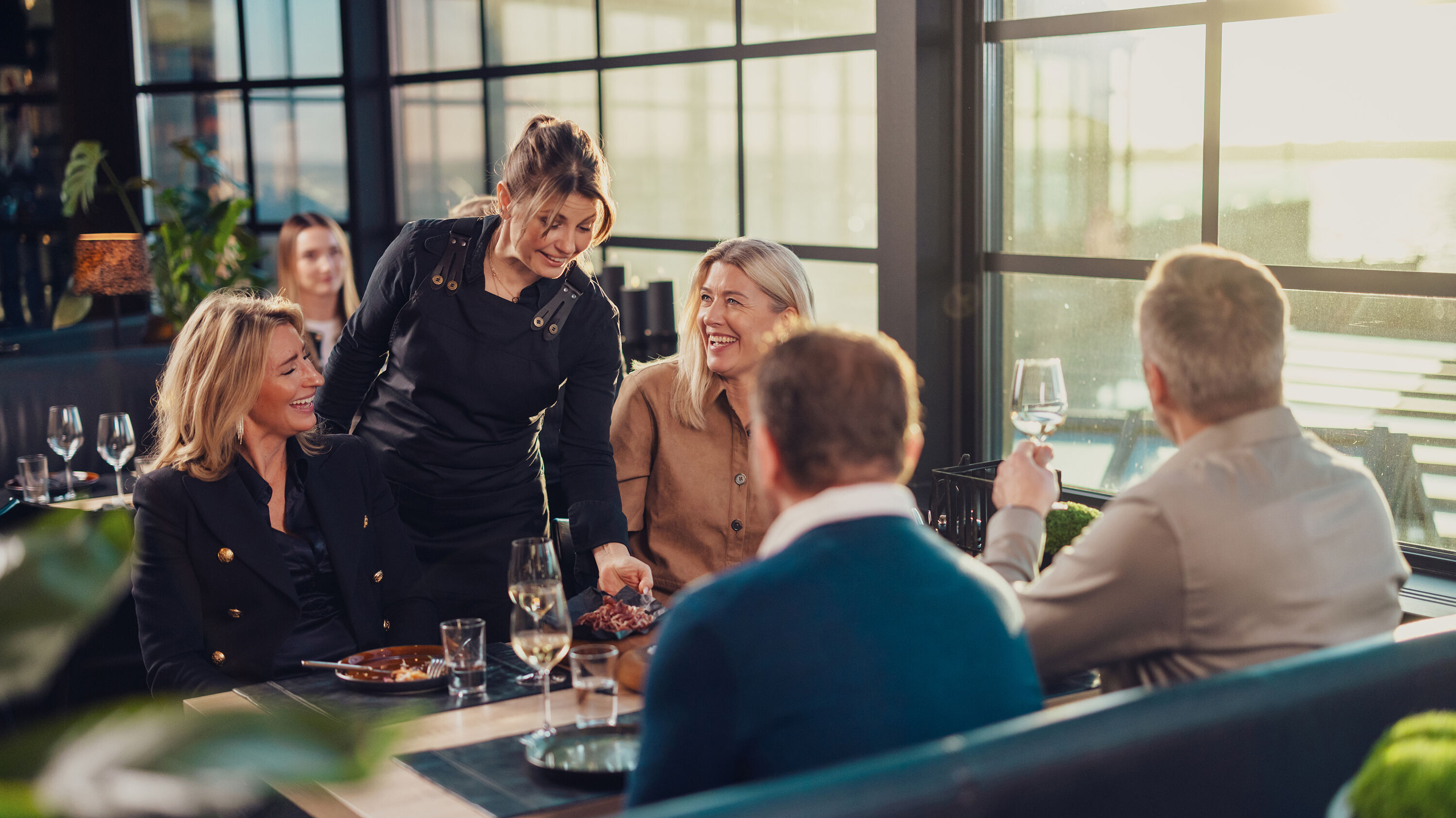 Servering i restaurangen