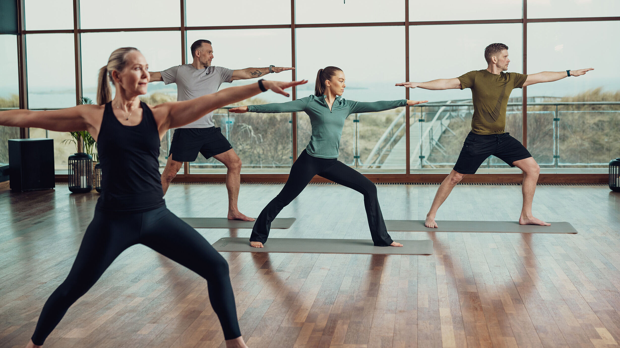 Gruppträning yoga på Hotel Tylösand.