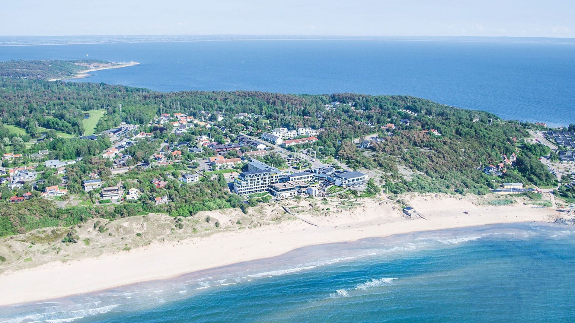 Ett flygfoto över Tylösand strand